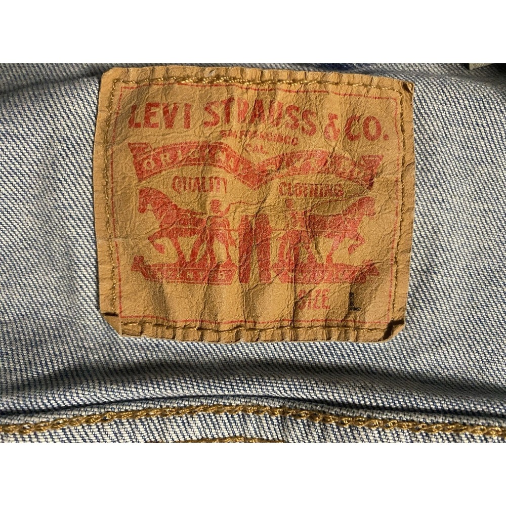 Levi's Denim Trucker Jacket Light Wash Vintage Style Mens Size L Red Tab Classic - Picture 3 of 8